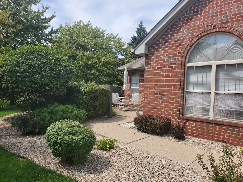 103 E 162nd Place 3c, South Holland