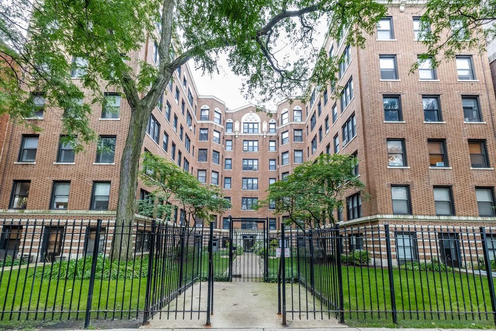 725 W Sheridan Road 502, Chicago, 60613