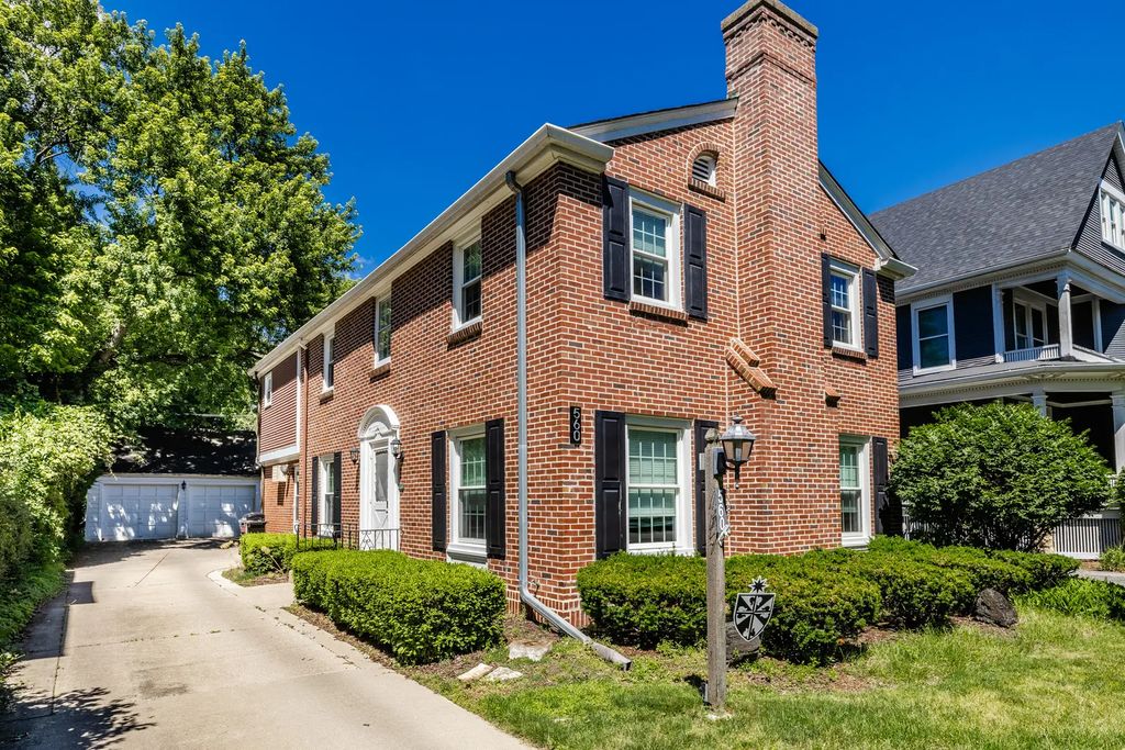 560 Park Avenue, River Forest