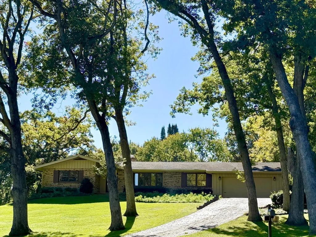 3915 N Tamarack Trail, Crystal Lake