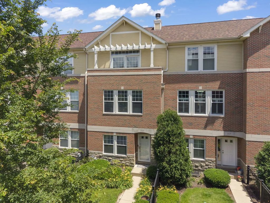 231 N West Street, Wheaton