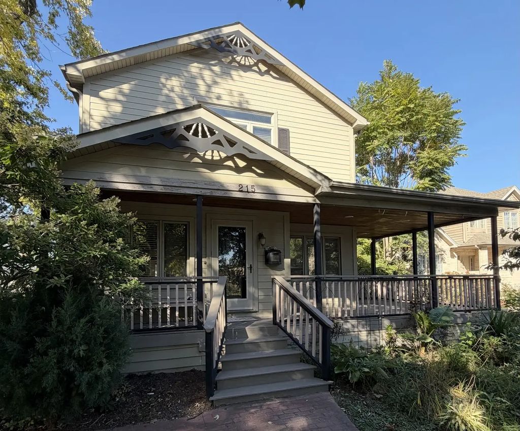 215 E Grantley Avenue, Elmhurst