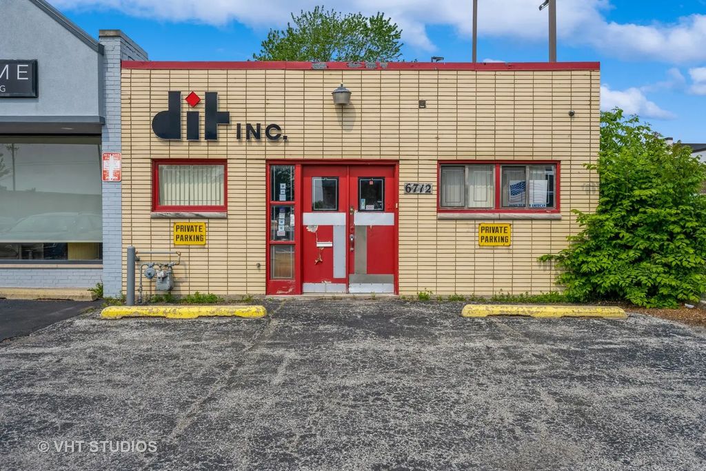 6712 N Crawford Avenue, Lincolnwood