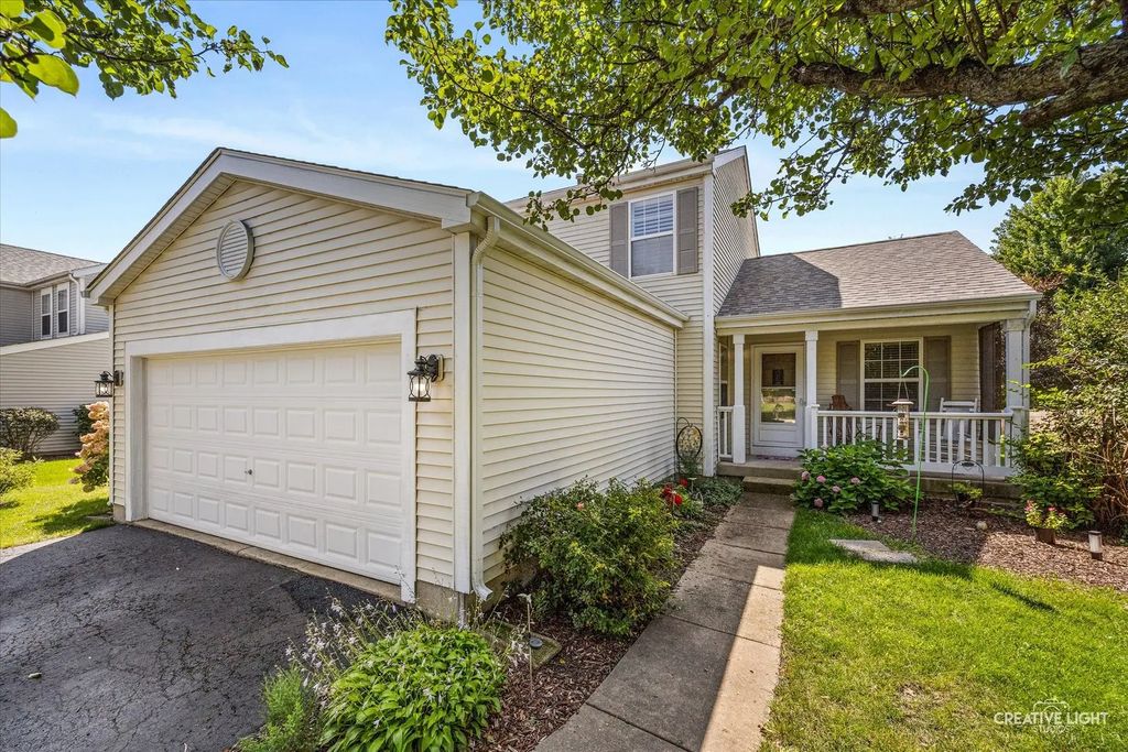 1817 Thornapple Way, Aurora