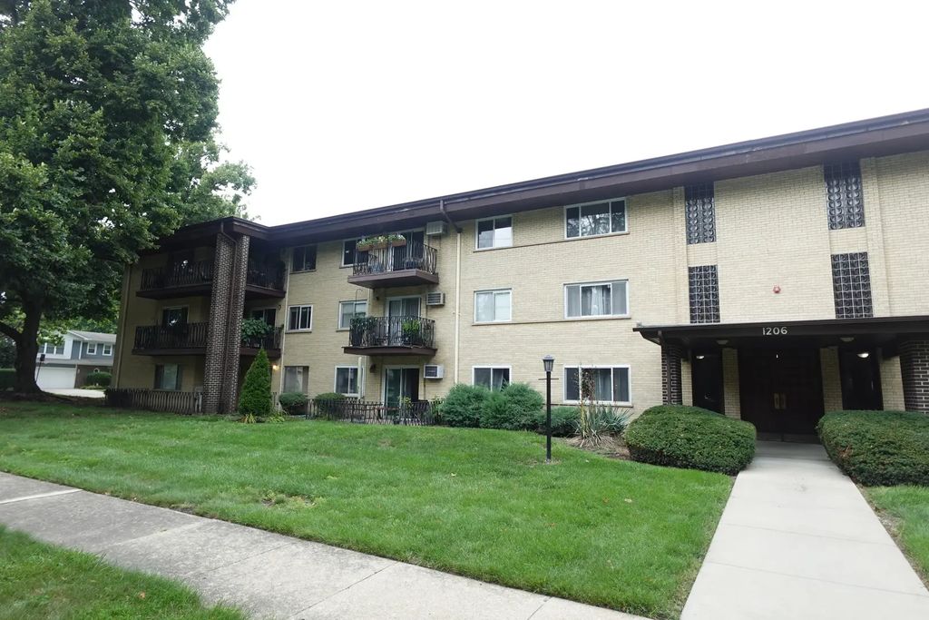 1206 E Fairview Street 102, Arlington Heights