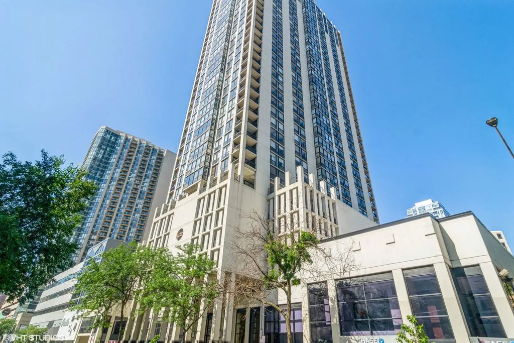 1122 N Clark Street 2102, Chicago, 60610