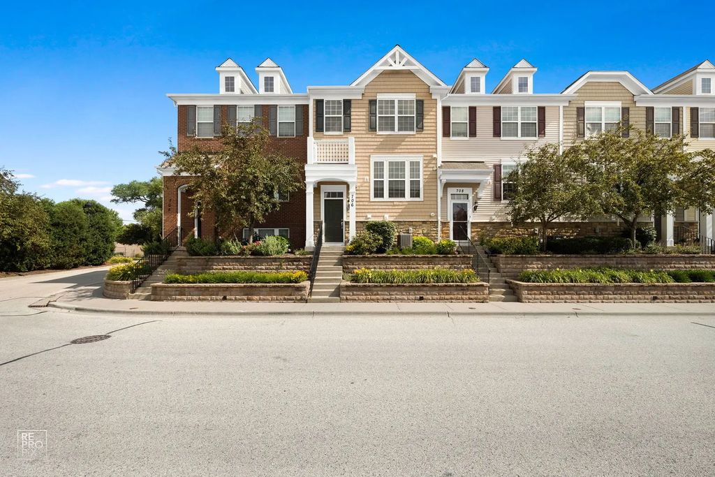 706 E Wing Street, Arlington Heights
