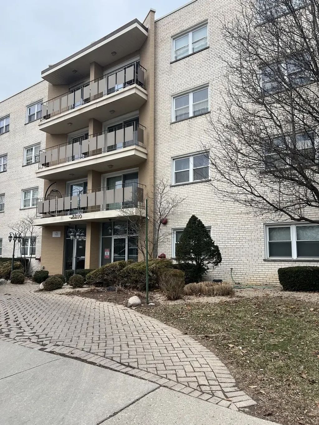 8210 Elmwood Avenue 403, Skokie, 60077