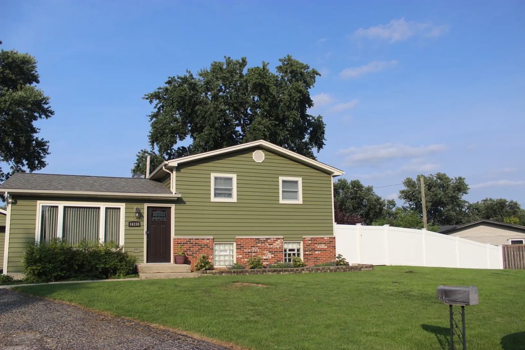 16150 Pamela Court, Oak Forest