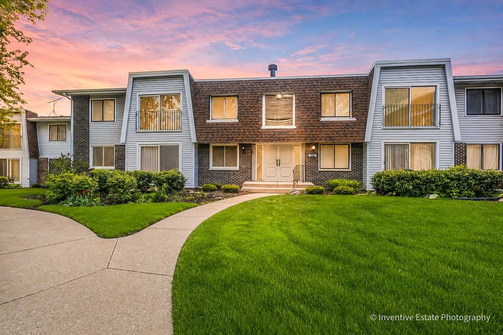 2711 Hobson Road 5, Woodridge