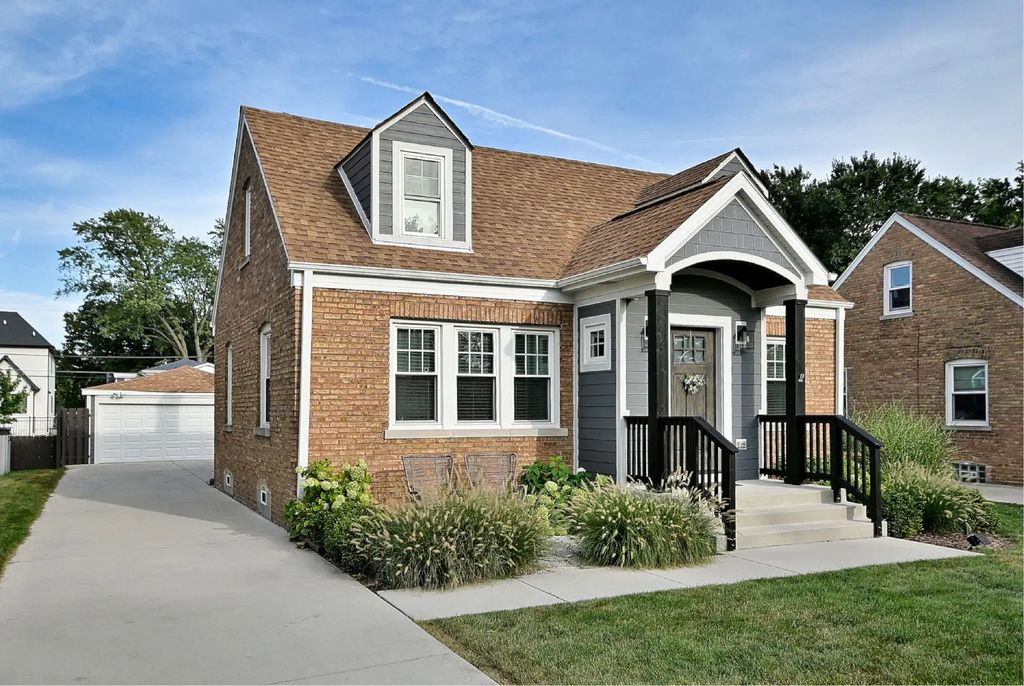 485 N Howard Avenue, Elmhurst