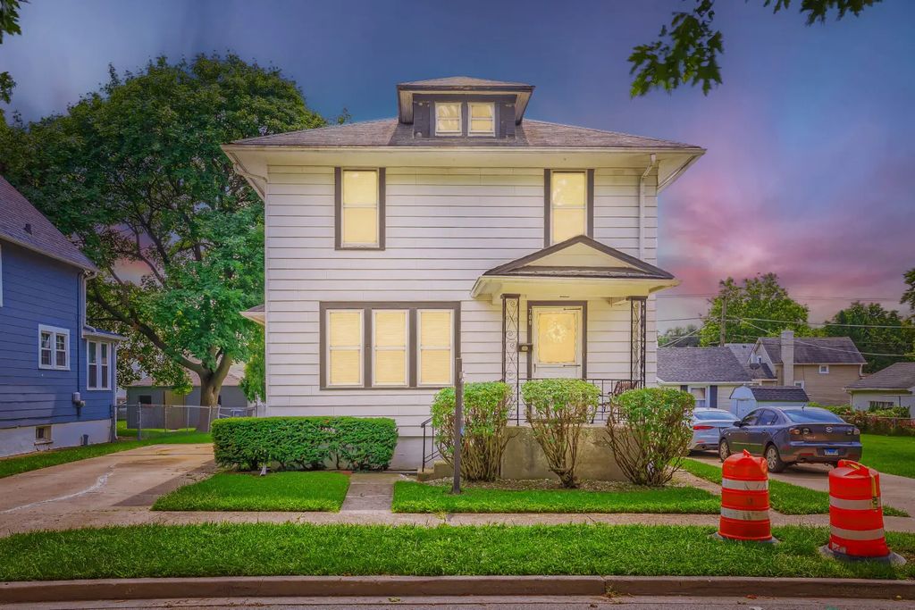 709 Center Street, Waukegan