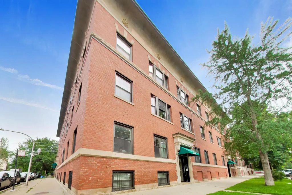 2235 N Kedzie Boulevard 3, Chicago, 60647