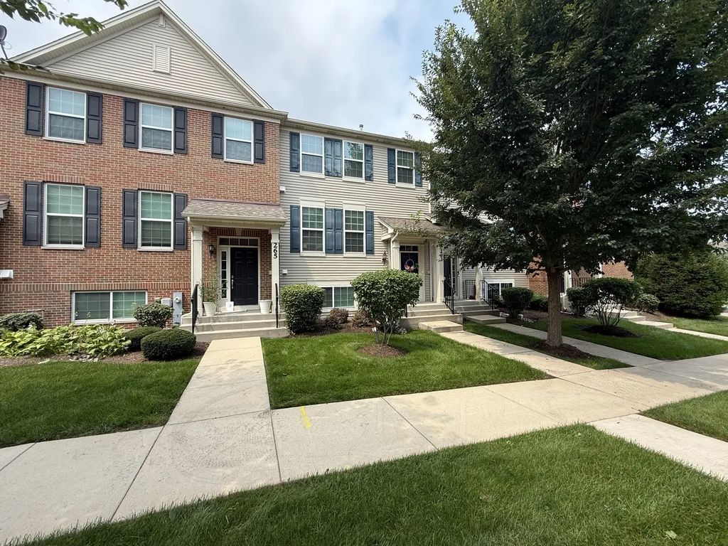 263 Lakeshore Drive, Oswego
