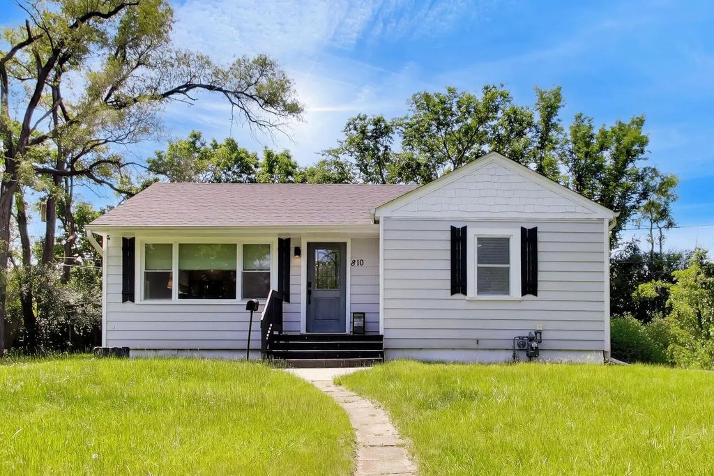 810 S Jackson Street, Hinsdale