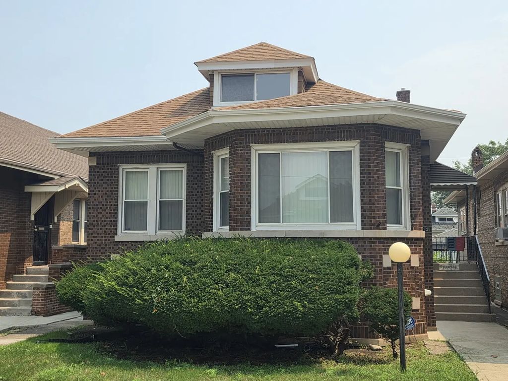 8239 S Carpenter Street, Chicago