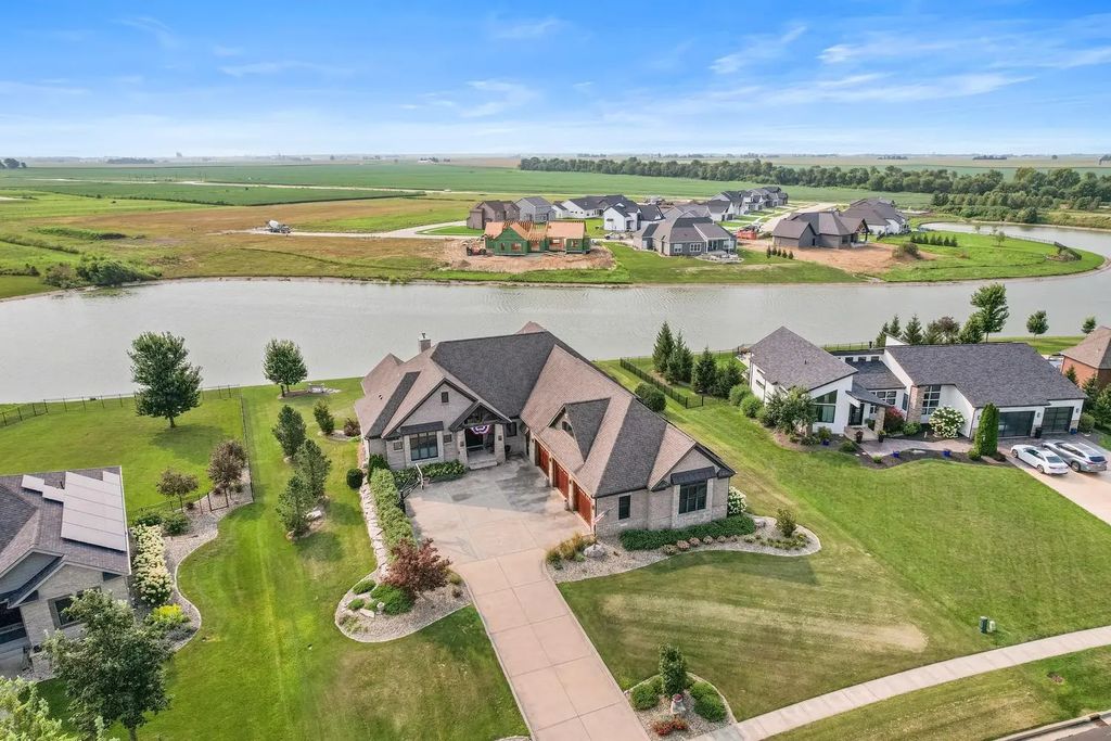 1413 Cross Creek Road, Mahomet
