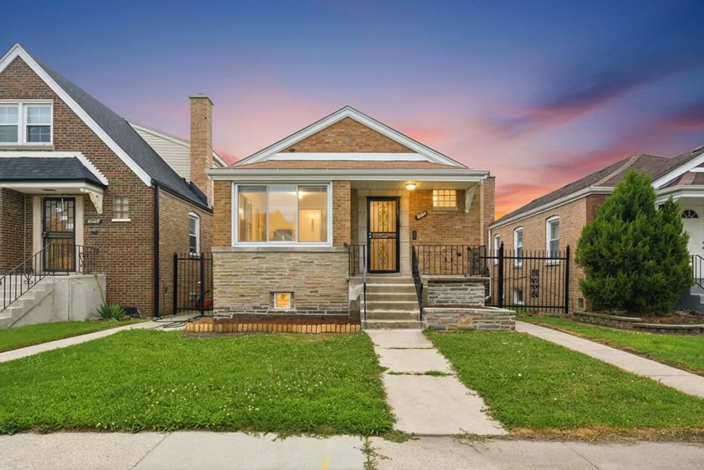 8004 S Richmond Street, Chicago