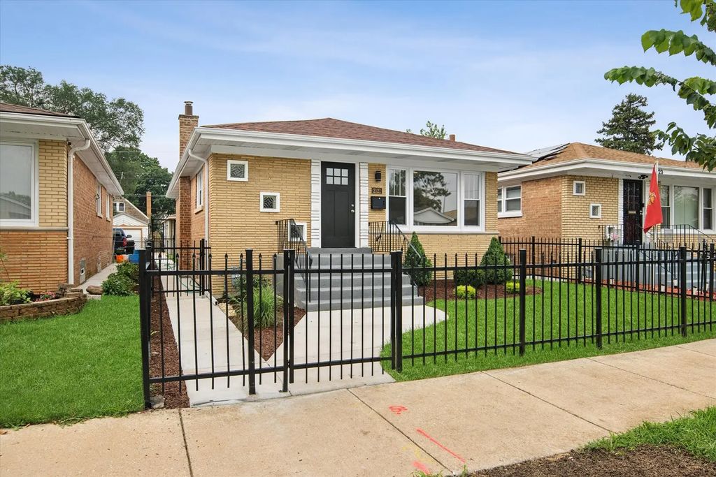 2121 W 71st Place, Chicago, 60636