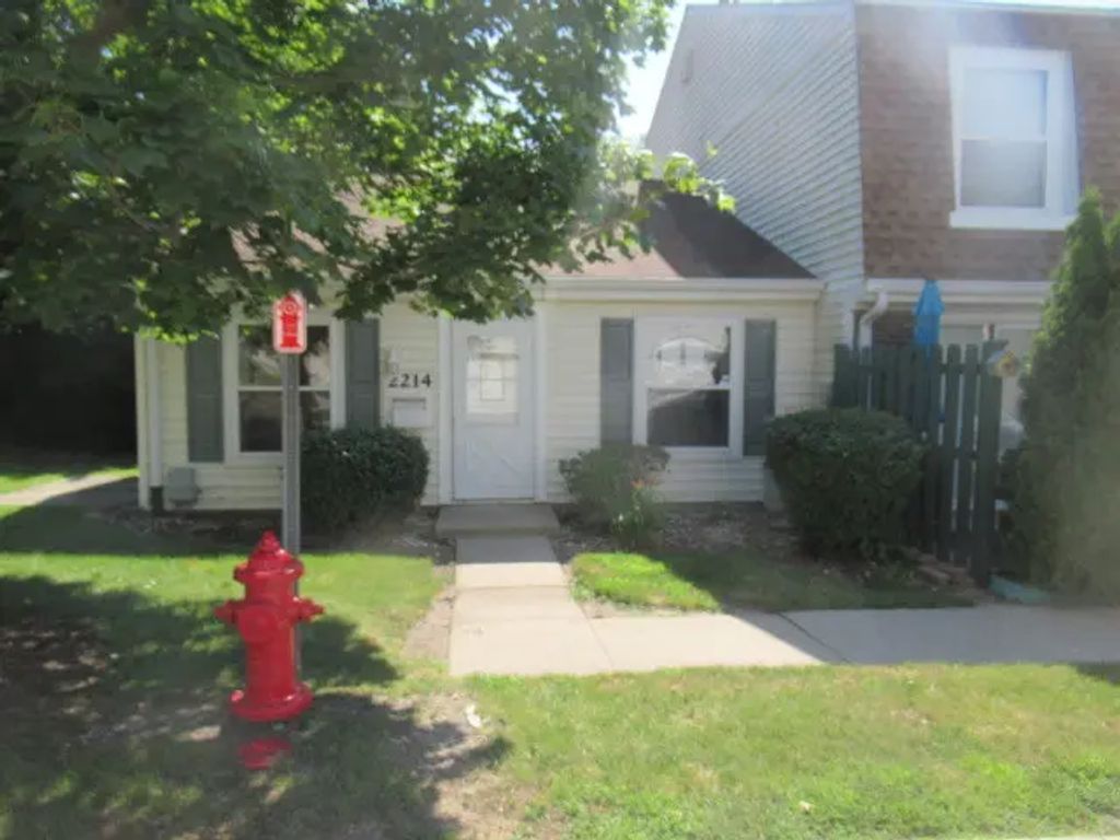 2214 Brittany Court 2214, Schaumburg