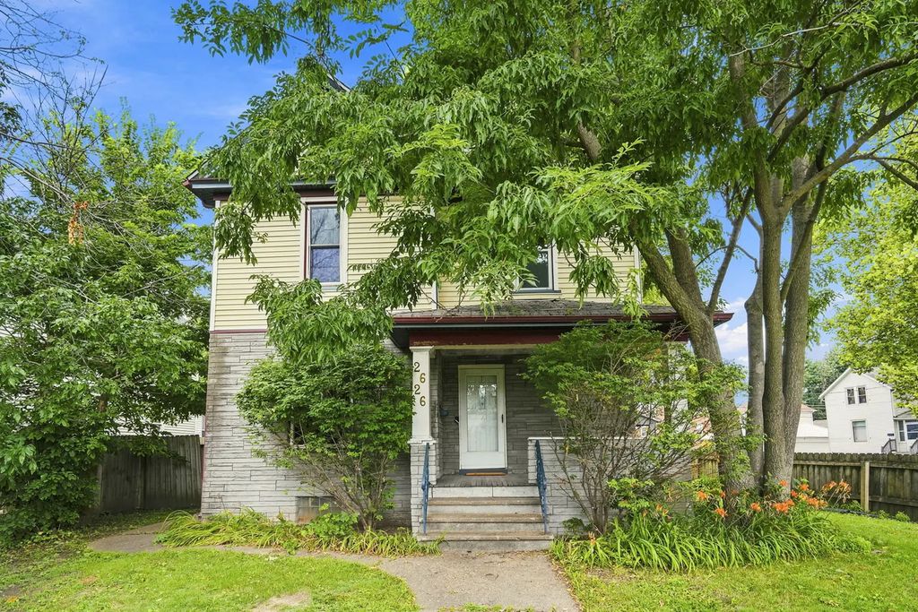 2626 Brady Street, Davenport