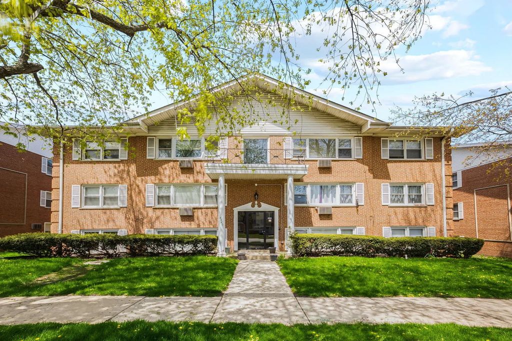 8440 W 95th Street 1, Hickory Hills