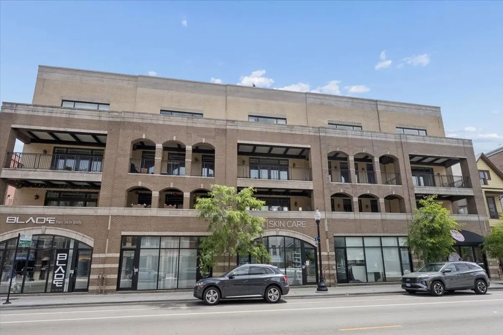 1423 W Belmont Avenue 4, Chicago, 60657