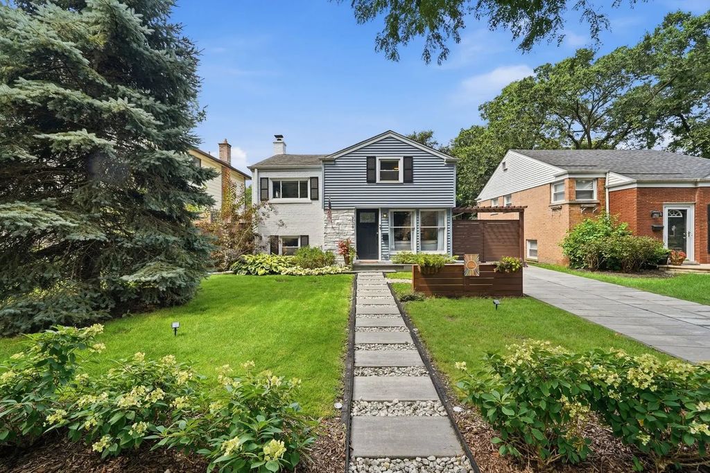 704 Long Road, Glenview, 60025