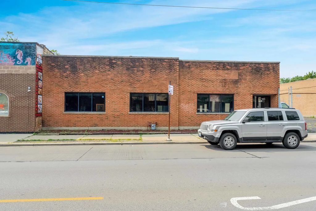 4511 W Belmont Avenue, Chicago, 60641