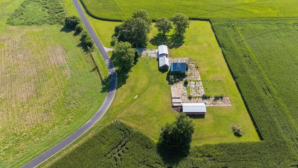 13489 Lomax Road, Prophetstown