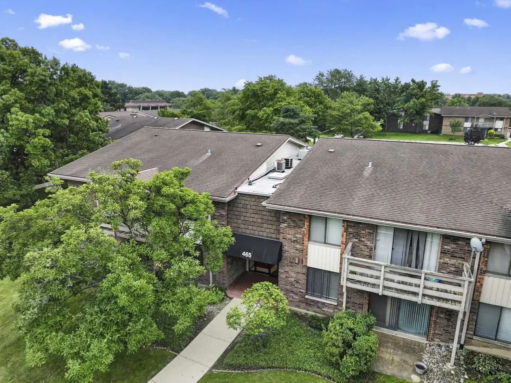 465 Raintree Court 2b, Glen Ellyn