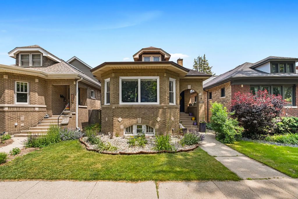 6141 N Maplewood Avenue, Chicago, 60659