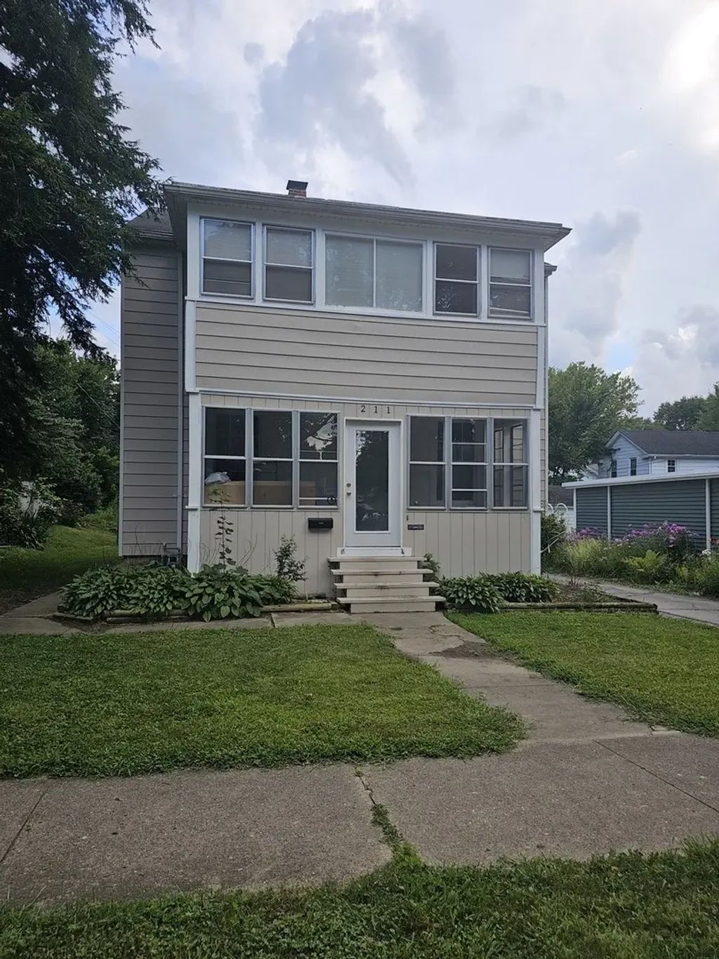 211 Edwards Avenue 2, West Dundee