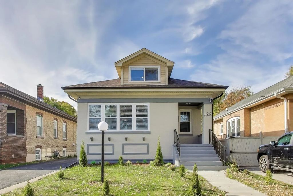 1912 S 4th Avenue, Maywood