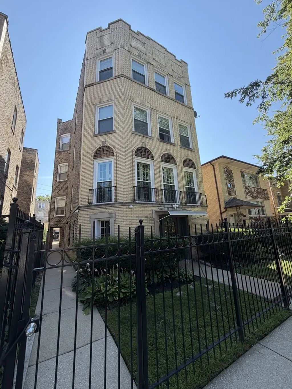 6225 N Francisco Avenue G, Chicago