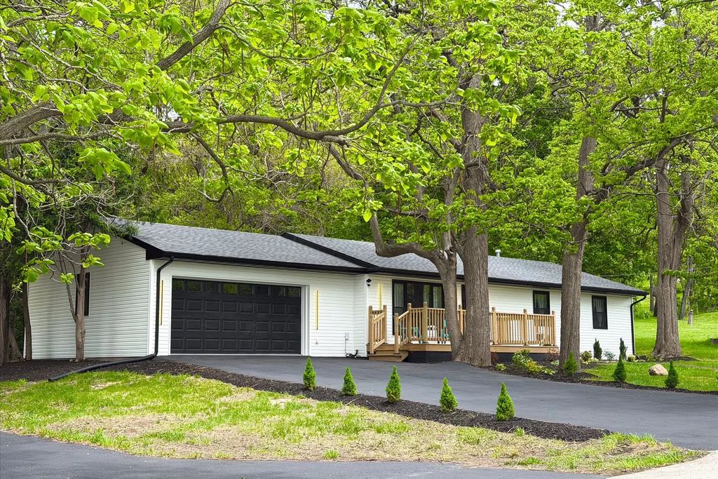 35w302 Pinelands Road, St. Charles