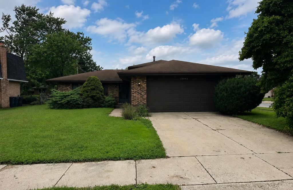 15048 Naughton Drive, South Holland