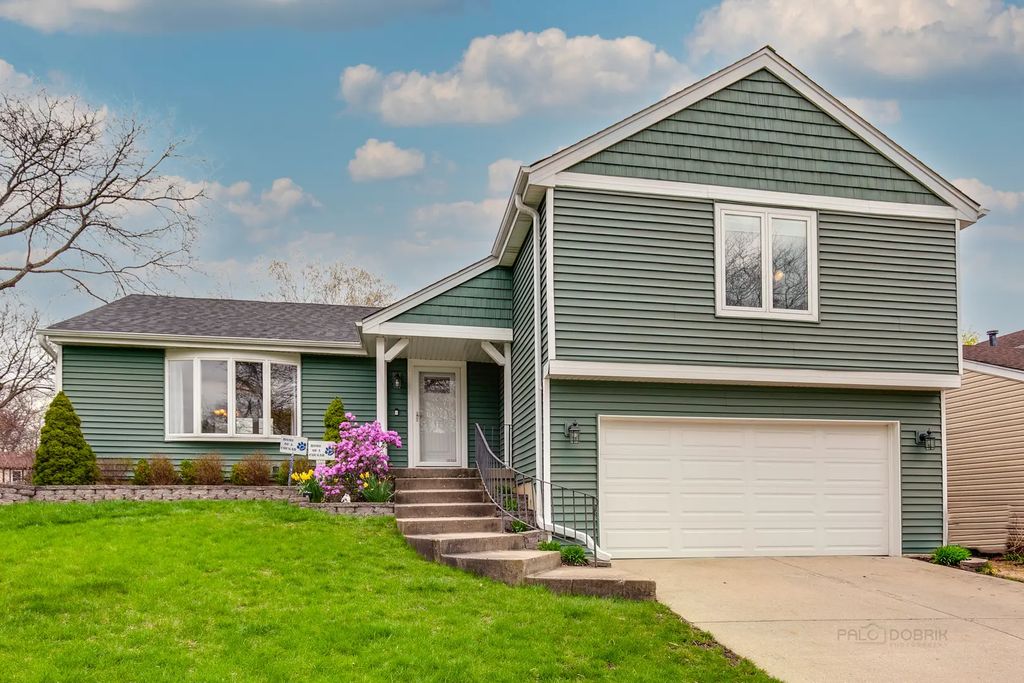 45 Monterey Drive, Vernon Hills