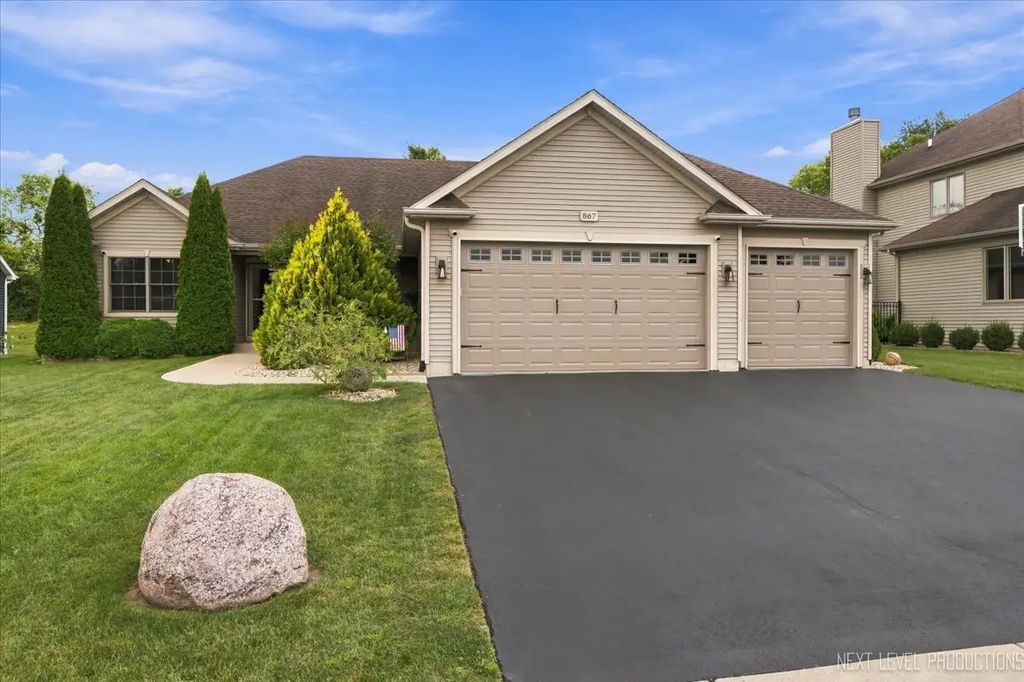 867 Greenfield Turn, Yorkville