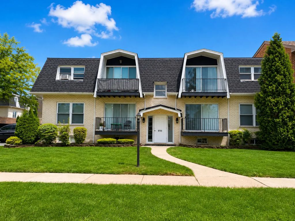 5733 W 103rd Street 2w, Oak Lawn