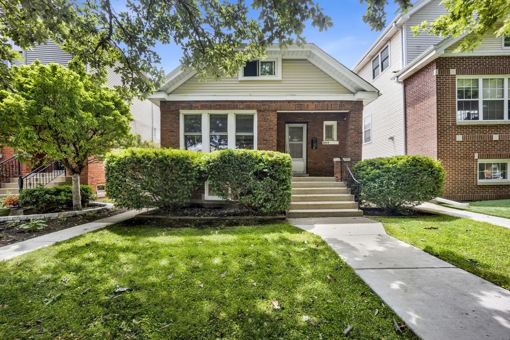 2419 W Berenice Avenue, Chicago, 60618