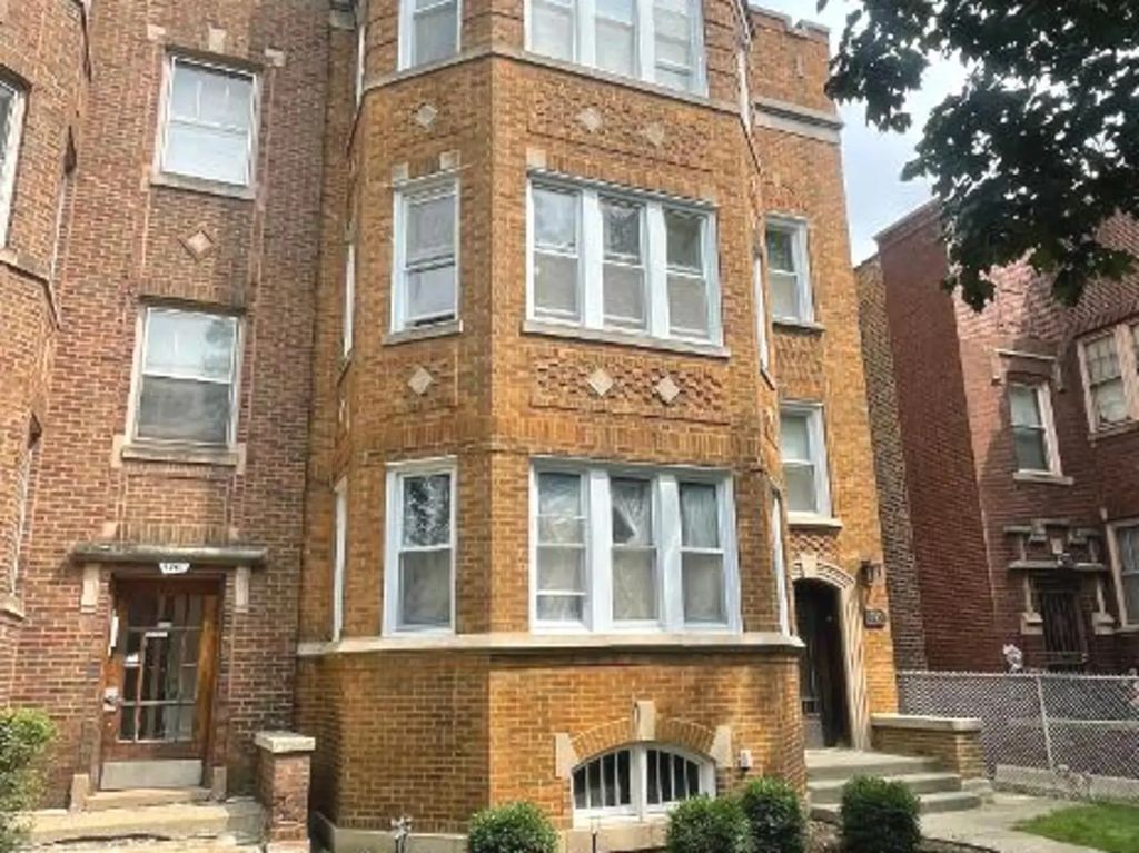 7743 S East End Avenue 3, Chicago