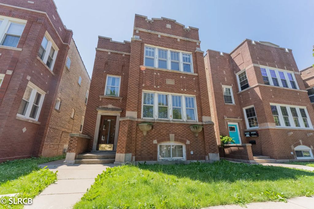 5325 W Montrose Avenue 2, Chicago, 60641