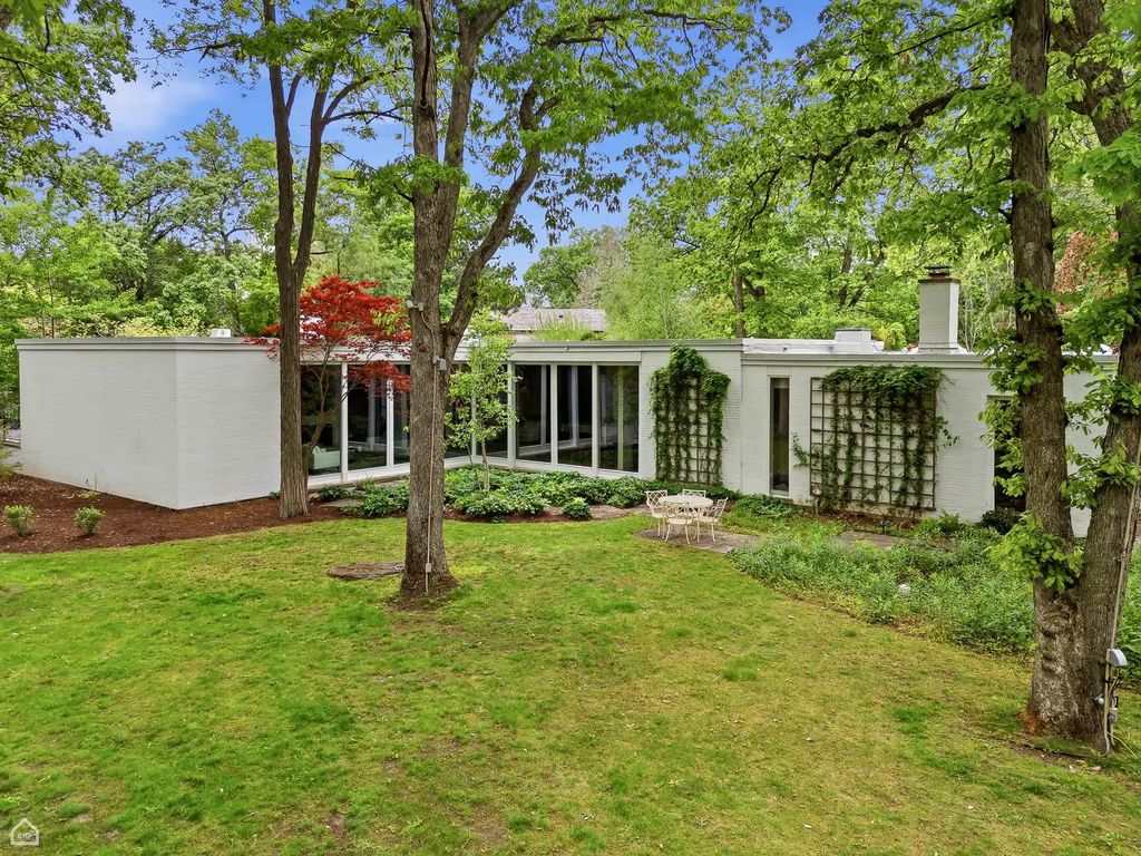 1540 Grant Road, Northbrook