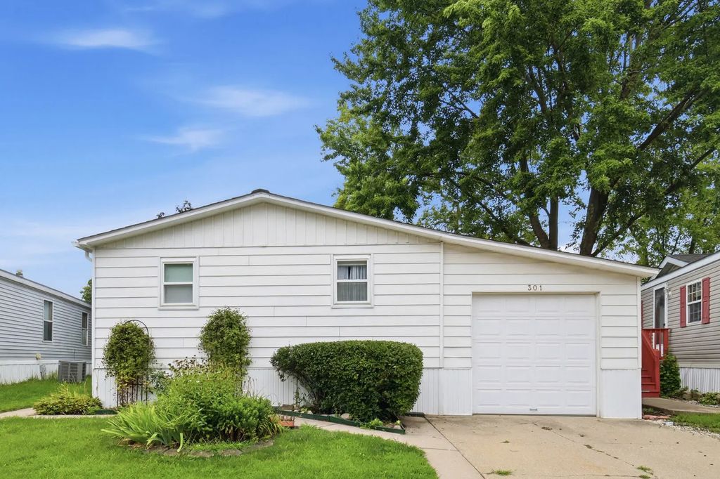 301 Shay Court, Wheeling