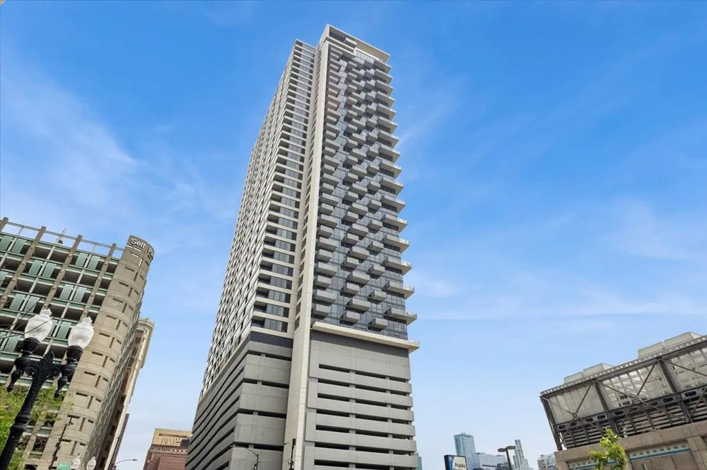 235 W Van Buren Street 1518, Chicago, 60607