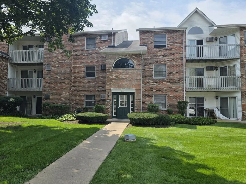 4402 W Shamrock Lane 2b, McHenry