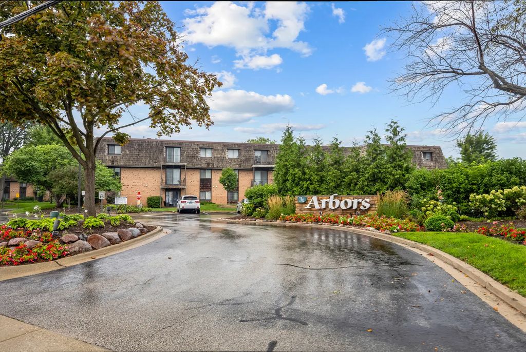 1 Oak Creek Drive 2303, Buffalo Grove