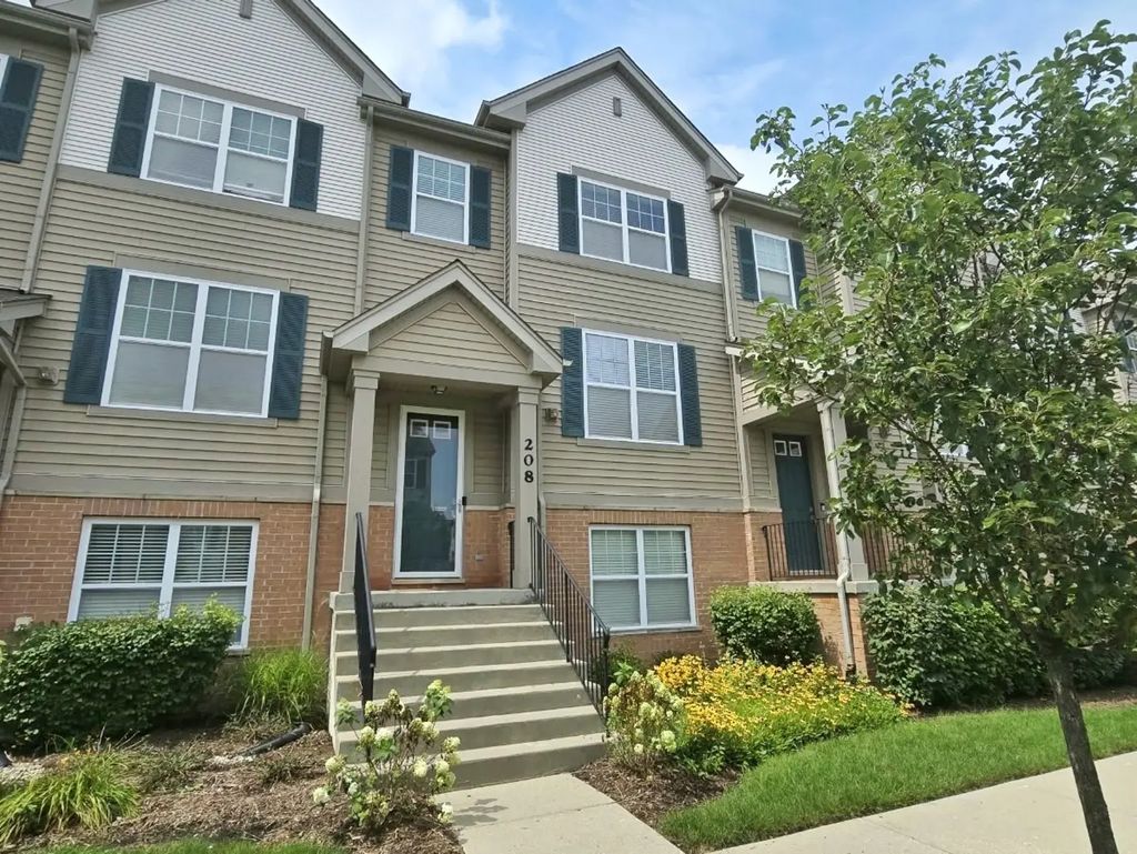 208 Wildflower Street, Des Plaines