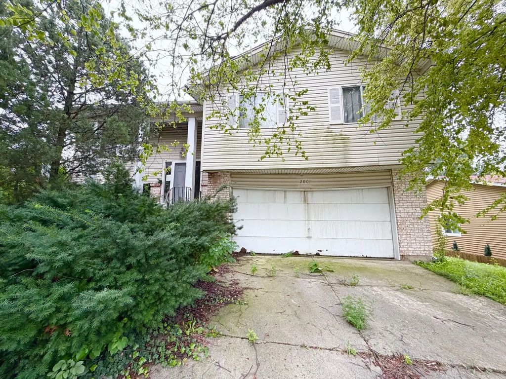 2001 Sunnydale Street, Woodridge
